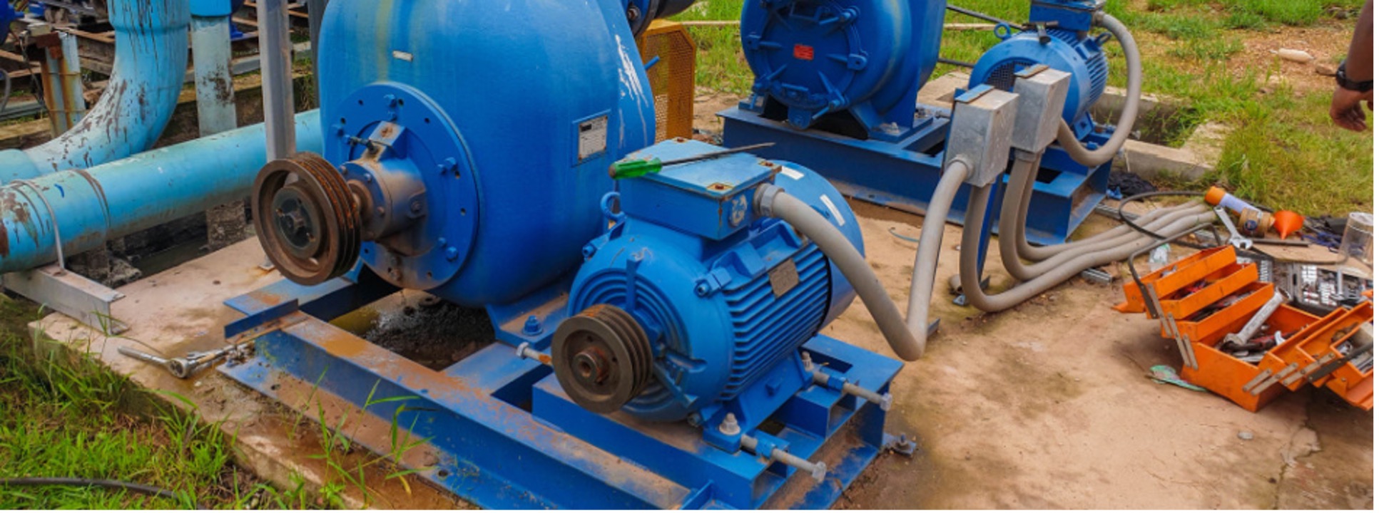 self-priming centrifugal pumps